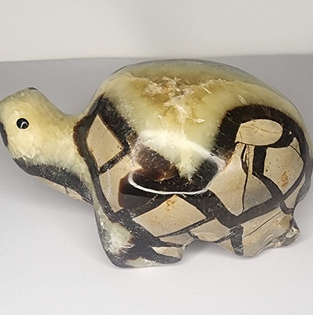 Septerian Carved Turtle.  4in X 2in. 502grams. UV Reactive